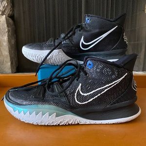 Nike Kyrie 7 Basketball Shoes